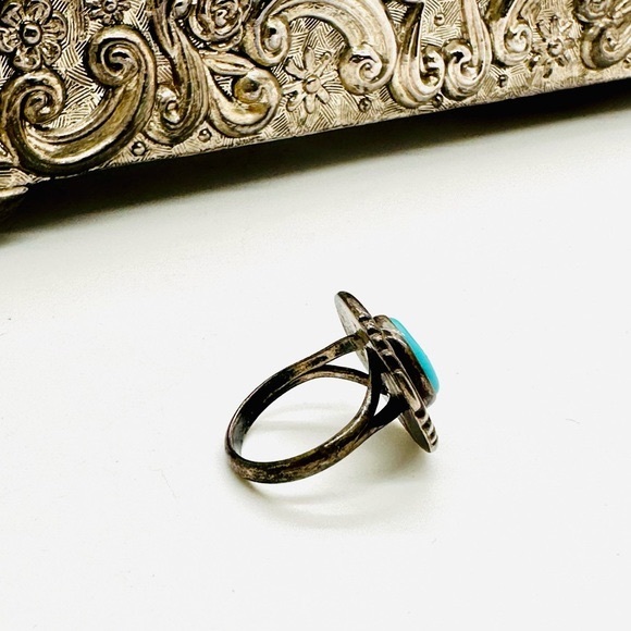Vintage Navajo Signed Silver Turquoise Ring - Picture 7 of 14